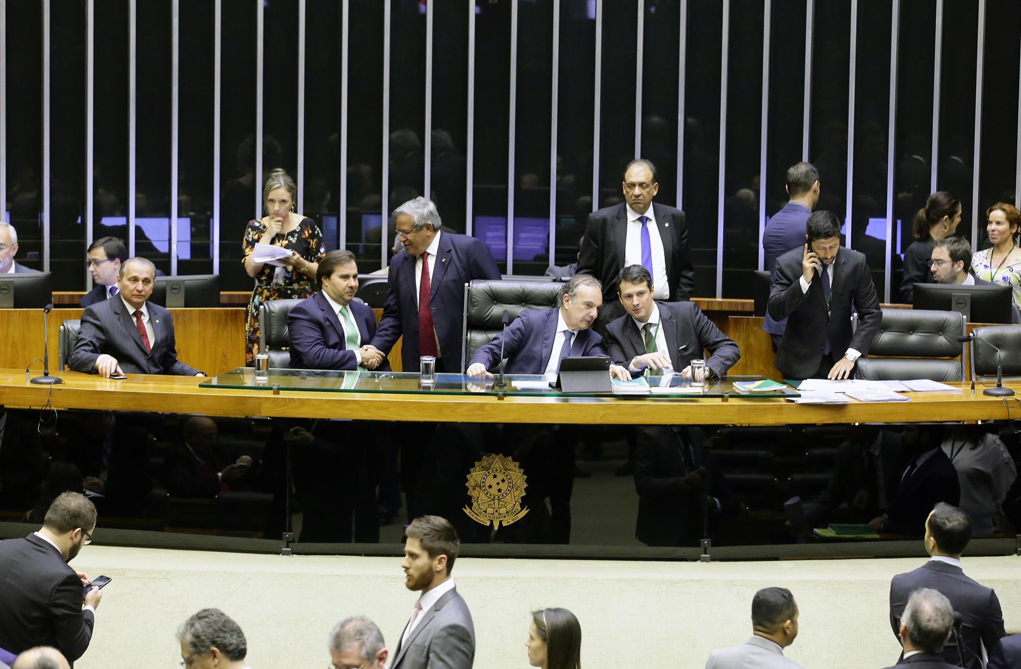 Ordem do dia para discussão e votação de diversos projetos