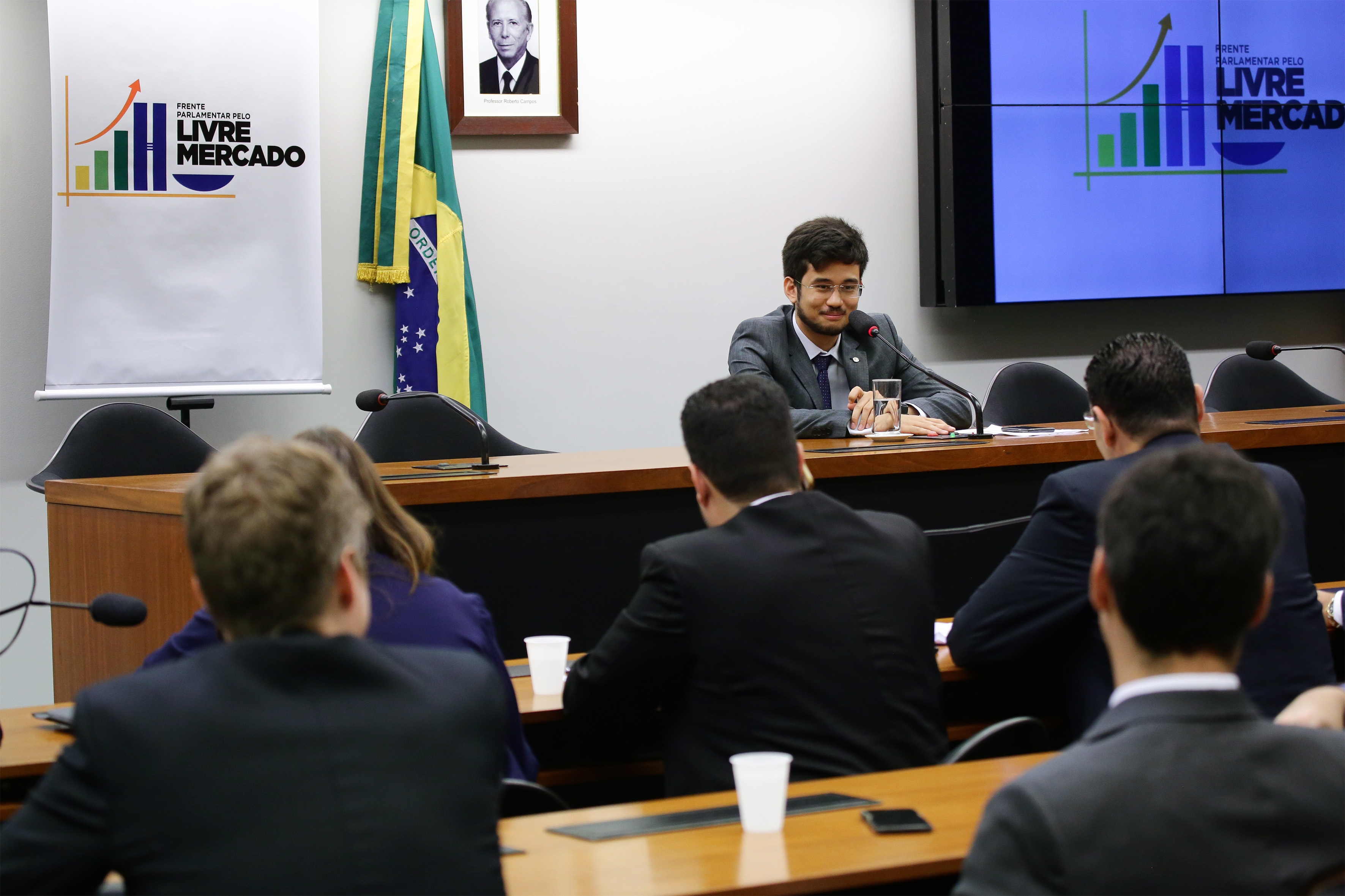 Reunião para eleição dos membros da Frente Parlamentar e discussão da pauta da semana