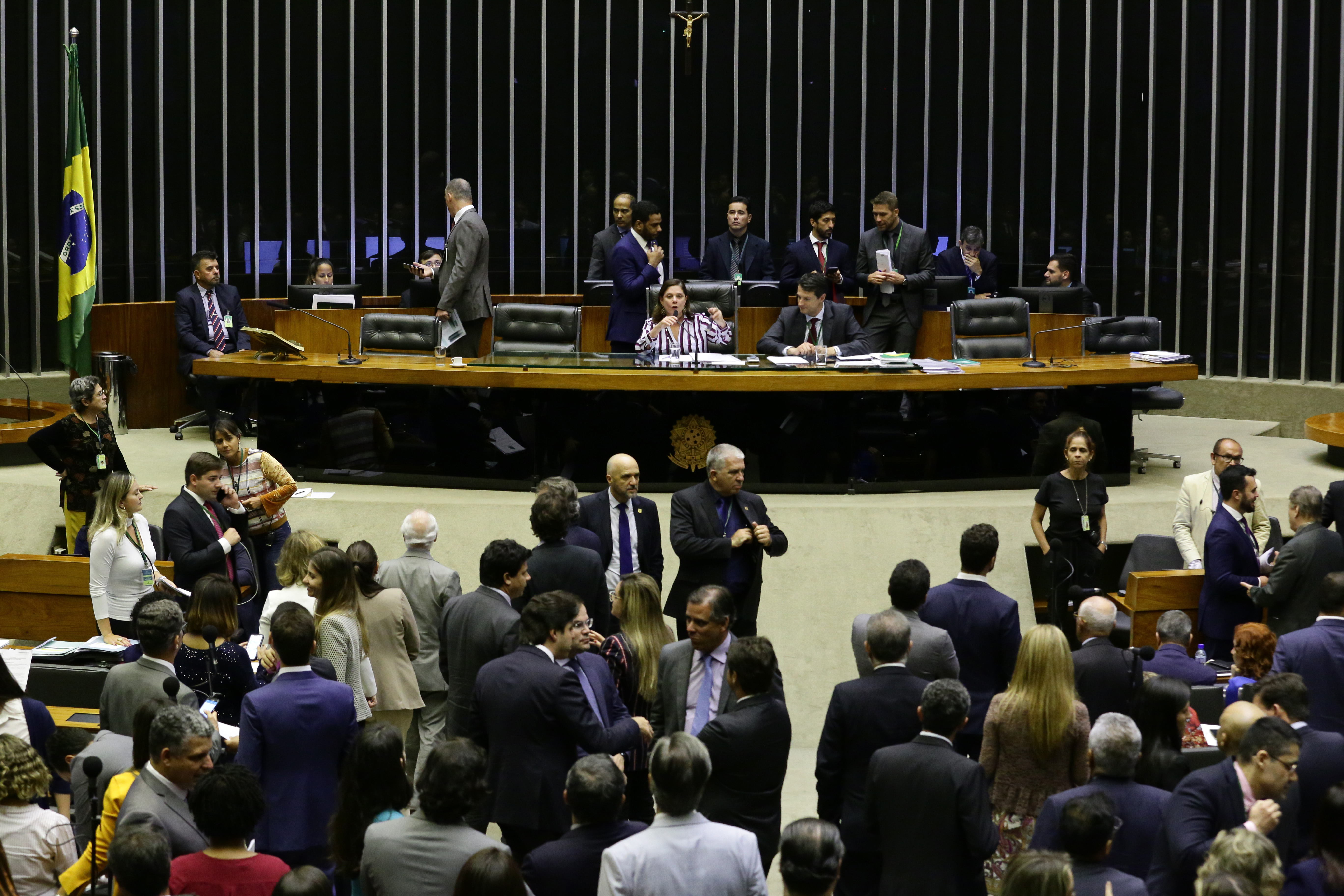 Ordem do dia para discussão e votação de diversos projetos