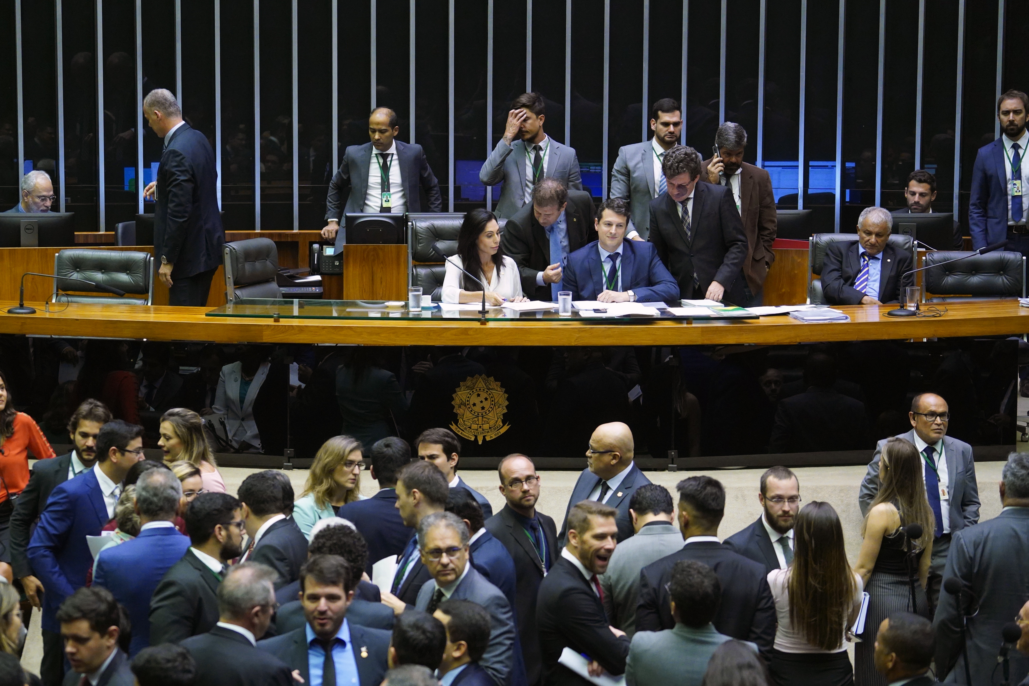 Ordem do dia para discussão e votação de diversos projetos