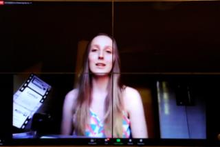 Premiação Concurso Lei Maria da Penha e encerramento dos 21 Dias de Ativismo. Aluna vencedora da Região Sul, Sofia Rambo