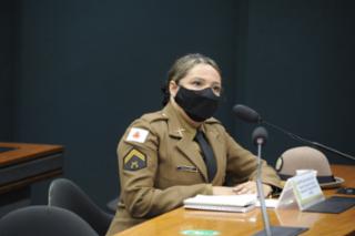Audiência Pública - Protocolo adotado pela PM na Prevenção da violência doméstica. Cabo da Seção de Planejamento e Emprego Operacional (P3) da 15ª Região de Polícia Militar de Teófilo Otoni/MG, Juliana Lemes da Cruz