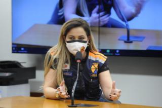 Audiência Pública - Protocolo adotado pela PM na Prevenção da violência doméstica. Tenente Coronel da Polícia Militar de Minas Gerais (PMMG) e Coordenadora Adjunta Estadual de Defesa Civil de Minas Gerais, Gracielle Rodrigues Santos