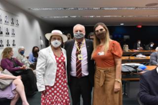 Ato pela assinatura da Convenção 190 da OIT - Organização Internacional do Trabalho sobre violência e assédio no trabalho; Dep. Tereza Nelma PSDB - AL ; Luiz Colussi - Funcionário Câmara dos Deputados ; Dra. Luciana Conforti - VICE-PRESIDENTE DA ASSOCIAÇÃO NACIONAL DOS MAGISTRADOS DA JUSTIÇA DO TRABALHO E PRESIDENTE DA
	COMISSÃO ANAMATRA MULHERES