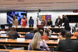 Ato pela assinatura da Convenção 190 da OIT - Organização Internacional do Trabalho sobre violência e assédio no trabalho. Dep. Tereza Nelma PSDB - AL ; Dep. Celina Leão PP - DF ; Sen. Leila Barros CIDADANIA-DF ; Sen. Eliziane Gama CIDADANIA-MA ; Luiza Brunet - Embaixadora do Instituto Avon ;  Tais Dumêt Faria - Oficial Tecnica em Direitos Fundamentais DO Trabalho