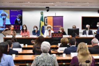 Ato pela assinatura da Convenção 190 da OIT - Organização Internacional do Trabalho sobre violência e assédio no trabalho. Dep. Tereza Nelma PSDB - AL ; Dep. Celina Leão PP - DF ; Sen. Leila Barros CIDADANIA-DF ; Sen. Eliziane Gama CIDADANIA-MA ; Luiza Brunet - Embaixadora do Instituto Avon ;  Tais Dumêt Faria - Oficial Tecnica em Direitos Fundamentais DO Trabalho