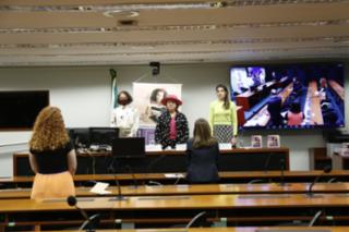 Premiação da 8ª Edição do Concurso sobre a Lei Maria da Penha. Dep. Tereza Nelma PSD - AL ;  Maria Elisa Diniz - Oficial Senior de Relações Externas do Banco Mundial ; Kaliana Kalache - Gerente de Políticas Públicas do Facebook/Meta