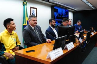 Audiência Pública - Balanço da participação brasileira na Gymnasíade 2022. Elias Oliveira dos Santos, atleta escolar participante da Gymnasíade; Wlamir Leandro Motta Campos, presidente da Confederação Brasileira de Atletismo (CBAt); Antônio Hora Filho, presidente da Confederação Brasileira do Desporto Escolar (CBDE); Mizael Conrado, presidente do Comitê Paralímpico Brasileiro (CPB); Dep. Felício Laterça PP-RJ; Robson Lopes Aguiar, vice-presidente da Confederação Brasileira do Desporto Escolar (CBDE) e da International School Sport Federation (ISF)