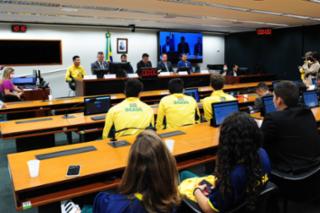 Audiência Pública - Balanço da participação brasileira na Gymnasíade 2022. Elias Oliveira dos Santos, atleta escolar participante da Gymnasíade; Wlamir Leandro Motta Campos, presidente da Confederação Brasileira de Atletismo (CBAt); Antônio Hora Filho, presidente da Confederação Brasileira do Desporto Escolar (CBDE); Mizael Conrado, presidente do Comitê Paralímpico Brasileiro (CPB); Dep. Felício Laterça PP-RJ; Robson Lopes Aguiar, vice-presidente da Confederação Brasileira do Desporto Escolar (CBDE) e da International School Sport Federation (ISF)