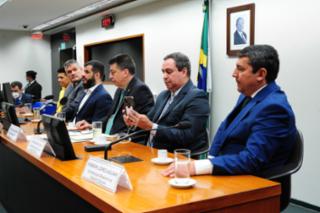 Audiência Pública - Balanço da participação brasileira na Gymnasíade 2022. Elias Oliveira dos Santos, atleta escolar participante da Gymnasíade; Wlamir Leandro Motta Campos, presidente da Confederação Brasileira de Atletismo (CBAt); Antônio Hora Filho, presidente da Confederação Brasileira do Desporto Escolar (CBDE); Mizael Conrado, presidente do Comitê Paralímpico Brasileiro (CPB); Dep. Felício Laterça PP-RJ; Robson Lopes Aguiar, vice-presidente da Confederação Brasileira do Desporto Escolar (CBDE) e da International School Sport Federation (ISF)