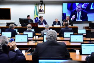 Departamento de Defesa Comercial (DECOM) - Comparecimento de Ministro de Estado . Dep. Aureo Ribeiro (SOLIDARIEDADE - RJ) ; Augusto Heleno - Ministro-Chefe do Gabinete de Segurança Institucional da Presidência da República ; Dep. Coronel Armando (PL - SC)