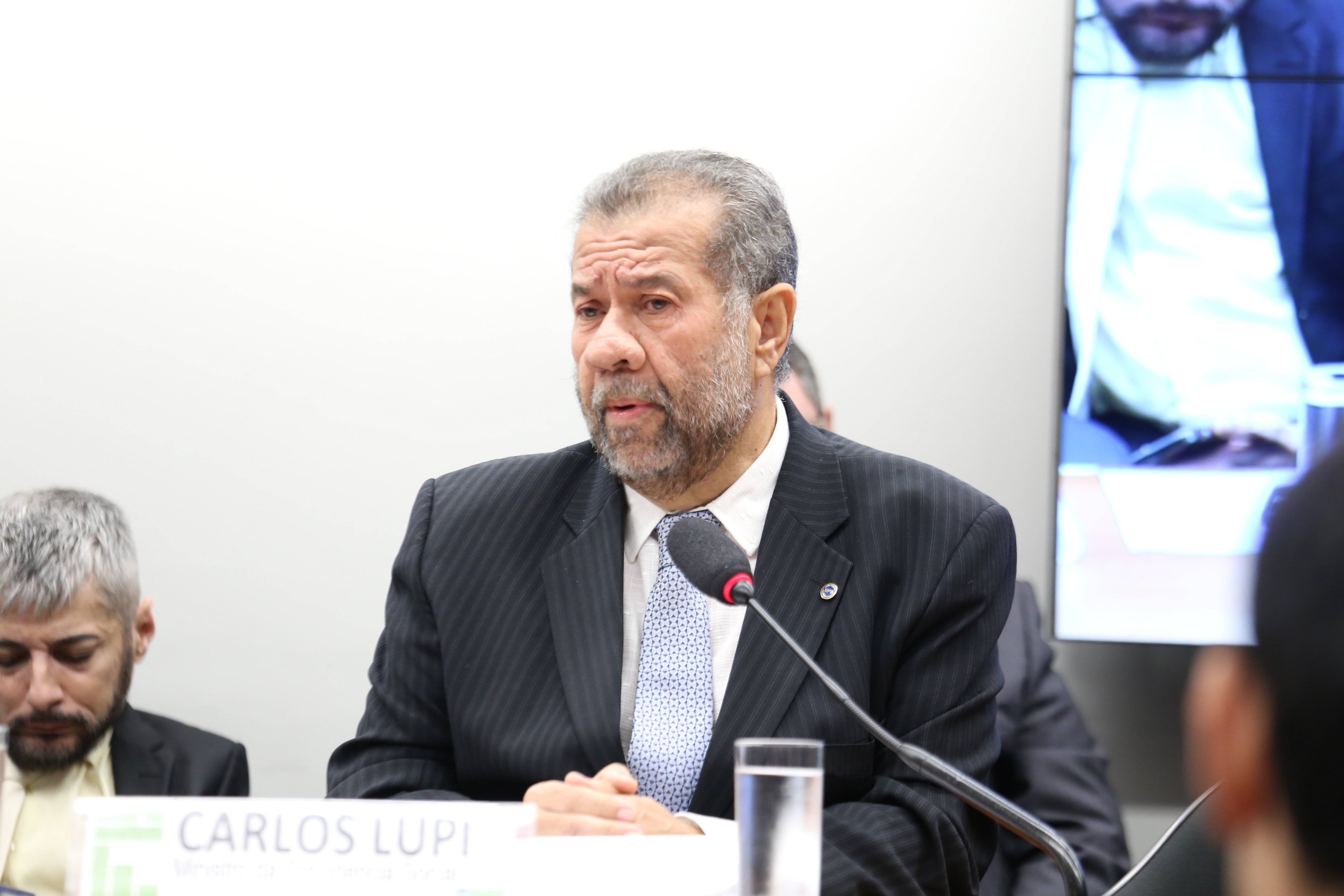 Discussão e votação de propostas legislativas Comparecimento do Ministro da Previdência Social. Ministro da Previdência Social, Carlos Lupi. Comissão de Fiscalização Financeira e Controle (CFFC)