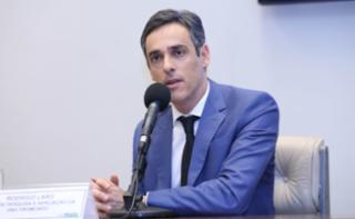 Seminário “Desafios e experiências de ampliação da licença-maternidade”. Líder de Pesquisa e Avaliação da organização Promundo, Rodrigo Laro.