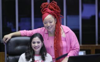 Homenagem à Campanha Internacional do Outubro Rosa. Dep. Iza Arruda (MDB - PE) e Dep. Daiana Santos (PCdoB - RS)