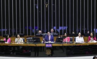 Homenagem à Campanha Internacional do Outubro Rosa.