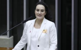 Homenagem à Campanha Internacional do Outubro Rosa. Consultora Nacional de Doenças Crônicas Não Transmissíveis – Organização Pan-Americana de Saúde – OPAS/OMS, Larissa Veríssimo