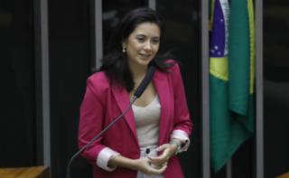 Homenagem à Campanha Internacional do Outubro Rosa. Coordenadora de Advocacy do Instituto Oncoguia, Helena Esteves