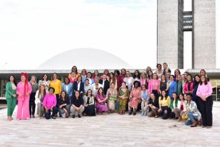 Recriação da foto da Bancada do Batom