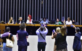 Homenagem à Campanha Mundial de 21 Dias de Ativismo pelo Fim da Violência Contra as Mulheres. Dep. Maria do Rosário (PT - RS); Dep. Daiana Santos (PCdoB - RS); Dep. Benedita da Silva (PT - RJ); Dep. Laura Carneiro (PSD - RJ)