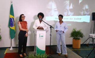 Abertura da Exposição Mulheres no Poder. Dep. Ana Pimentel (PT - MG); dep. Benedita da Silva (PT-RJ); dep. Carol Dartora (PT-PR)