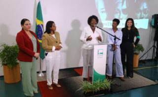 Abertura da Exposição Mulheres no Poder. Dep. Meire Serafim (UNIÃO-AC); dep. Gisela Simona (UNIÃO - MT);  dep. Benedita da Silva (PT-RJ); dep. Carol Dartora (PT-PR); dep. Antônia Lúcia (REPUBLICANOS-AC)