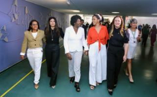 Abertura da Exposição Mulheres no Poder. Dep. Gisela Simona (UNIÃO - MT); dep. Antônia Lúcia (REPUBLICANOS-AC); dep. Benedita da Silva (PT-RJ); dep. Talíria Petrone (PSOL - RJ); dep. Delegada Katarina (PSD - SE)