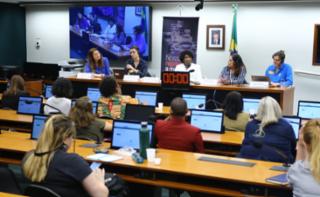 Reunião com representantes da Divisão de Gestão e Orçamento do Comitê de Governança Pública da Organização para a Cooperação e Desenvolvimento Econômico (OCDE). Pesquisadora - OCDE, Scherie Nicol; Pesquisadora do OECD, Giulia Morando; dep. Benedita da Silva (PT-RJ); dep. Soraya Santos (PL - RJ); Membra da Missão OCDE, Freya Janses