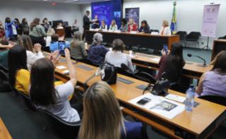 Seminário: Elas querem igualdade. Deputada Distrital, Dayse Amarilio. Vice-governadora do Distrito Federal, Celina Leão. Dep. Maria do Rosário (PT - RS). Dep. Benedita da Silva (PT - RJ). Dep. Soraya Santos (PL - RJ). Presidente Nacional do Grupo Mulheres do Brasil, Luiza Helena Trajano. Presidente do Grupo Mulheres do Brasil - Brasília. Janete Vaz.