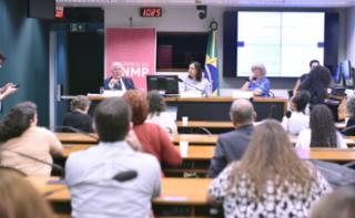 Encontro ONMP – 3ª Edição: Novas regras para campanhas femininas. Consultor Legislativo, Roberto Carlos Pontes; Dep. Sâmia Bomfim (PSOL - SP) e Consultora Legislativa, Ana Luiza Backes