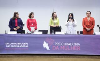 Encontro Nacional de Procuradoras da Mulher no Legislativo – 15 anos. Dep. Maria Rosas (REPUBLICANOS - SP). Fundadora da Aliança Empreendedora, Lina Useche. Dep. Greyce Elias (AVANTE-MG). Pastora, Luciana. Diretora de Administração e Finanças do SEBRAE - SEBRAE POR ELAS, Margareth Coelho.