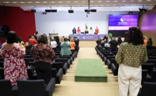 Encontro Nacional de Procuradoras da Mulher no Legislativo – 15 anos. Dep. Maria Rosas (REPUBLICANOS - SP). Fundadora da Aliança Empreendedora, Lina Useche. Dep. Greyce Elias (AVANTE-MG). Pastora, Luciana. Diretora de Administração e Finanças do SEBRAE - SEBRAE POR ELAS, Margareth Coelho.
