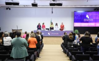 Encontro Nacional de Procuradoras da Mulher no Legislativo – 15 anos. Dep. Maria Rosas (REPUBLICANOS - SP). Fundadora da Aliança Empreendedora, Lina Useche. Dep. Greyce Elias (AVANTE-MG). Pastora, Luciana. Diretora de Administração e Finanças do SEBRAE - SEBRAE POR ELAS, Margareth Coelho.