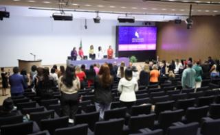 Encontro Nacional de Procuradoras da Mulher no Legislativo – 15 anos. Dep. Maria Rosas (REPUBLICANOS - SP). Fundadora da Aliança Empreendedora, Lina Useche. Dep. Greyce Elias (AVANTE-MG). Pastora, Luciana. Diretora de Administração e Finanças do SEBRAE - SEBRAE POR ELAS, Margareth Coelho.