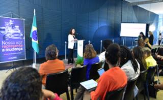 Aula Magna do Curso Orçamento Mulher. Subsecretária de Temas Transversais da Secretaria de Orçamento Federal do Ministério do Planejamento e Orçamento, Elaine de Melo Xavier