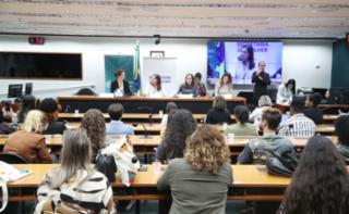 Fórum Brasileiro de Microempreendedorismo em Brasília - Aliança Empreendedora. Fórum Brasileiro de Microempreendedorismo em Brasília - Aliança Empreendedora. Aliança Empreendedora. Presidente da Aliança Empreendedora, Cristina Filizzola.Aliança Empreendedora. Dep. Soraya Santos (PL - RJ).Aliança Empreendedora. Dep. Adriana Ventura (NOVO - SP).Dep. Greyce Elias (AVANTE-MG).