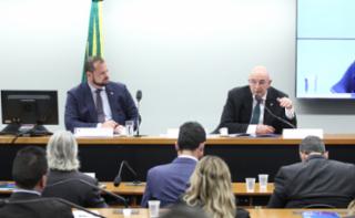 Audiência Pública - Modelos de Enfrentamento à Violência e aos Preconceitos na Escola. Audiência Pública - Modelos de Enfrentamento à Violência e aos Preconceitos na Escola. Dep. Dr. Victor Linhalis (PODE - ES); Dep. Osmar Terra (MDB - RS)