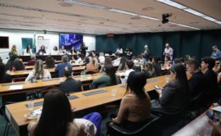 Fórum Brasileiro de Microempreendedorismo em Brasília - Aliança Empreendedora. Assessora e Coordenadora do Comitê Elas Empreendem, Larissa Alfino; CEO da Plataforma PretaHub e Presidente do Instituto Feira Preta, Adriana Barbosa; Dep. Adriana Ventura (NOVO - SP); Diretora de Relações Institucionais e Governamentais da Rede Mulher Empreendedora, Adriana Rodrigues; Head de Public Policy da META, Kaliana Palanche; Secretária da Mulher do Estado do Rio de Janeiro, Heloisa Aguiar