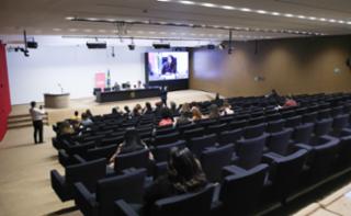 Simpósio - Diálogos entre o Observatório Nacional de Mulheres na Política e o projeto De Olho nas Urnas.