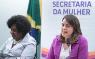 Apresentação da Guia Acessível para candidaturas das mulheres. Coordenadora Editorial - Visibilidade Feminina, Polianna Pereira dos Santos.