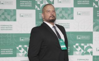 Cerimônia de posse dos novos servidores - Analistas e Consultores Legislativos. Servidor, Vitor Laecio de Sa Leal Santos