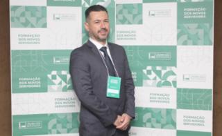 Cerimônia de posse dos novos servidores - Analistas e Consultores Legislativos. Servidor, José Alexandre Miziara Neto