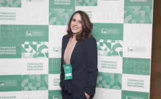 Cerimônia de posse dos novos servidores - Analistas e Consultores Legislativos. Servidora, Caroline Perissini Biasque