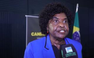 Assinatura do protocolo para combate à violência política contra mulheres. Dep. Benedita da Silva (PT-RJ)