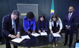 Assinatura do protocolo para combate à violência política contra mulheres.