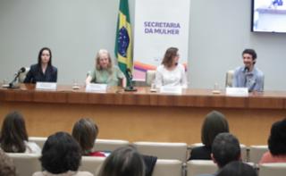 Encontro sobre a Implementação do Orçamento Sensível a Gênero. Secretaria Nacional de Planejamento - Ministério do Planejamento e Orçamento, Virginia de Paula. Assessora Técnica da Secretaria da Mulher, Danielle Gruneich. Secretaria Executiva do Ministerio das Mulheres, Maria Helena Guarezi. Cordenador de Orçamento Fundação Tide Setúbal, Pedron Marin.