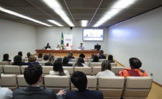 Encontro sobre a Implementação do Orçamento Sensível a Gênero. Secretaria Nacional de Planejamento - Ministério do Planejamento e Orçamento, Virginia de Paula. Assessora Técnica da Secretaria da Mulher, Danielle Gruneich. Secretaria Executiva do Ministerio das Mulheres, Maria Helena Guarezi. Cordenador de Orçamento Fundação Tide Setúbal, Pedron Marin.