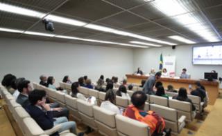 Encontro sobre a Implementação do Orçamento Sensível a Gênero. Secretaria Nacional de Planejamento - Ministério do Planejamento e Orçamento, Virginia de Paula. Assessora Técnica da Secretaria da Mulher, Danielle Gruneich. Secretaria Executiva do Ministerio das Mulheres, Maria Helena Guarezi. Cordenador de Orçamento Fundação Tide Setúbal, Pedron Marin.