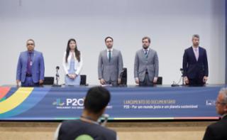 Lançamento do documentário sobre a 10ª Cúpula de Presidentes de Parlamentos do G20 (P20) e homenagem aos servidores que trabalharam no evento. Diretor Administrativo, Mauro Barreto; Chefe de Gabinete do Presidente da Câmara, Natália Morato Camargos; Diretor-geral da Câmara dos Deputados, Celso de Barros Correia Neto; Assessor diplomático e membro do Grupo de Trabalho da Câmara dos Deputados para o P-20, Nilo Dytz Filho e Diretor da DIREX, Cleber Queiroz Machado