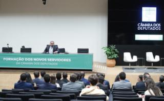 Cerimônia de posse dos novos servidores. Diretor da Coordenação de Gestão Administrativa, Bruno Carneiro