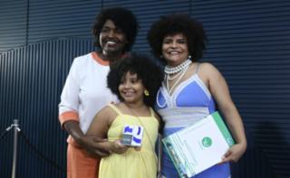 Premiação do Concurso Audiovisual pelo Fim da Violência contra a Mulher. Dep. Benedita da Silva (PT - RJ) e Participante, Izah Neiva